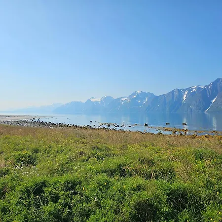 By The Lyngenfjord Lägenhet