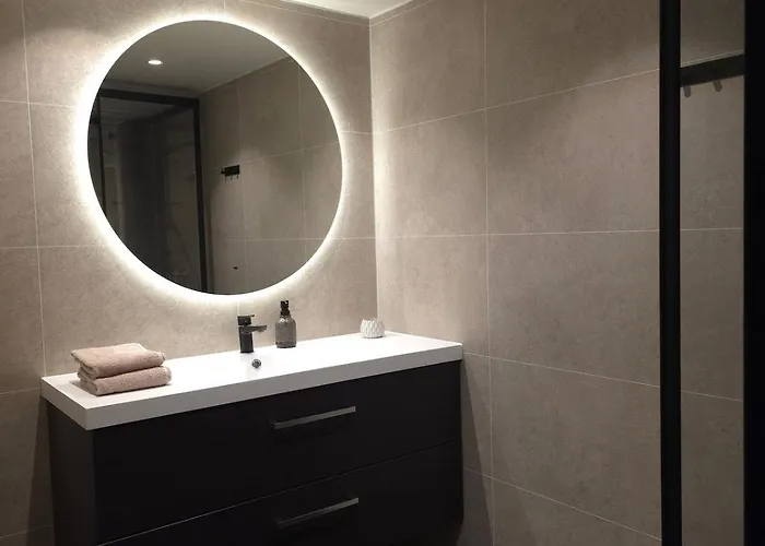 By The Lyngenfjord דירה