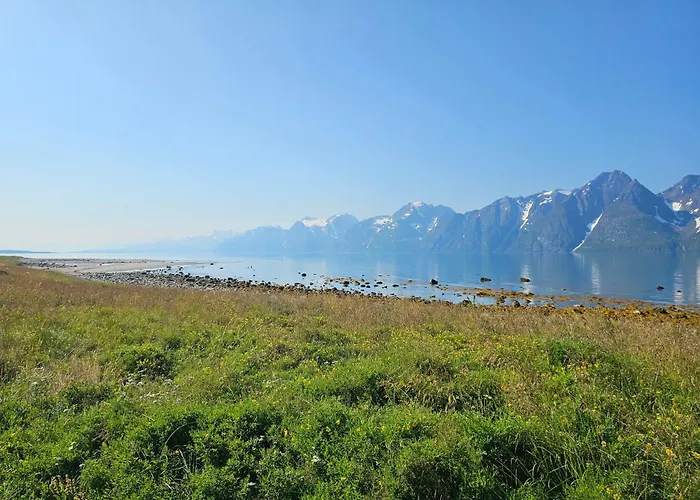 By The Lyngenfjord Lägenhet